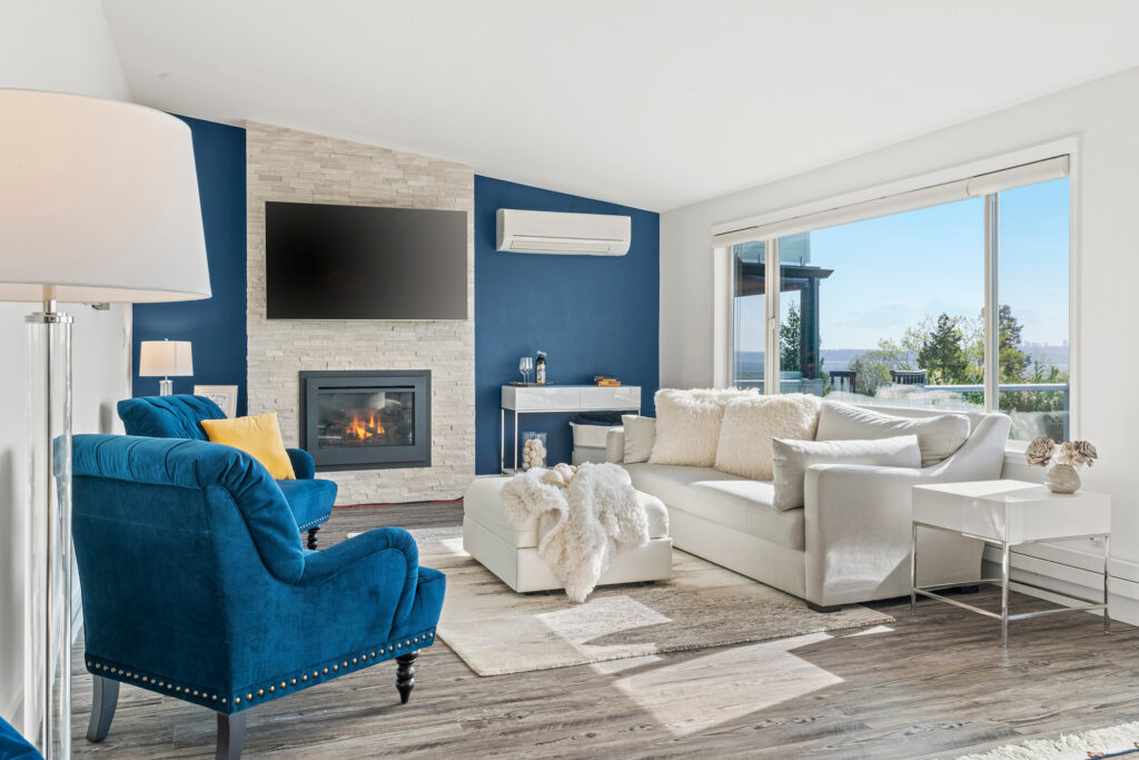 Hypoallergenic Laminate Floors in a living room by Carpet to Go in Bellevue WA